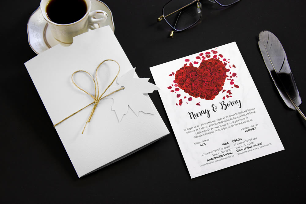 Kalpli çiçekli düğün davetiye modeli